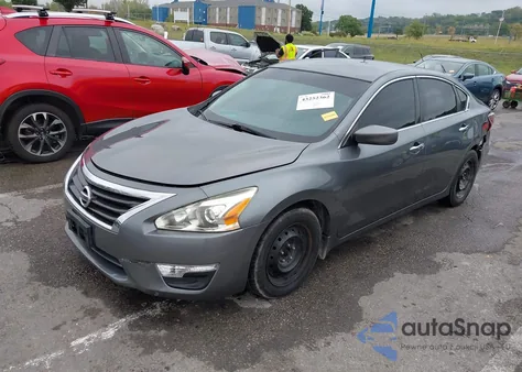 2015 Nissan Altima 2.5 S z USA, uszkodzony, nr VIN 1N4AL3AP2FN378749